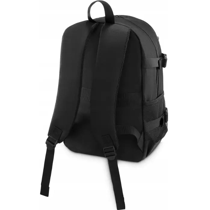 Håndbagasje ryggsekk svart, bakside med polstrede skulderstropper, bærehank og synlige sidelommer.