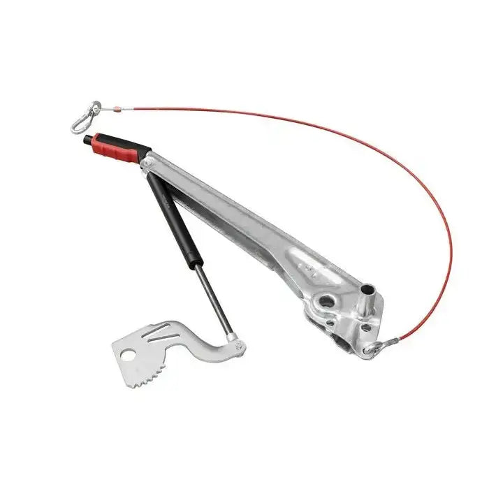 Håndbremsspak med sølvfarget kropp, sort og rød håndtak, rød vaier og taggete del fra skrå vinkel.