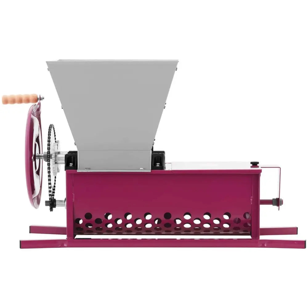 Handdrevet vingårdsavstryker og bærknuser, sidevisning med rosa base, håndsveiv og kjede synlig.