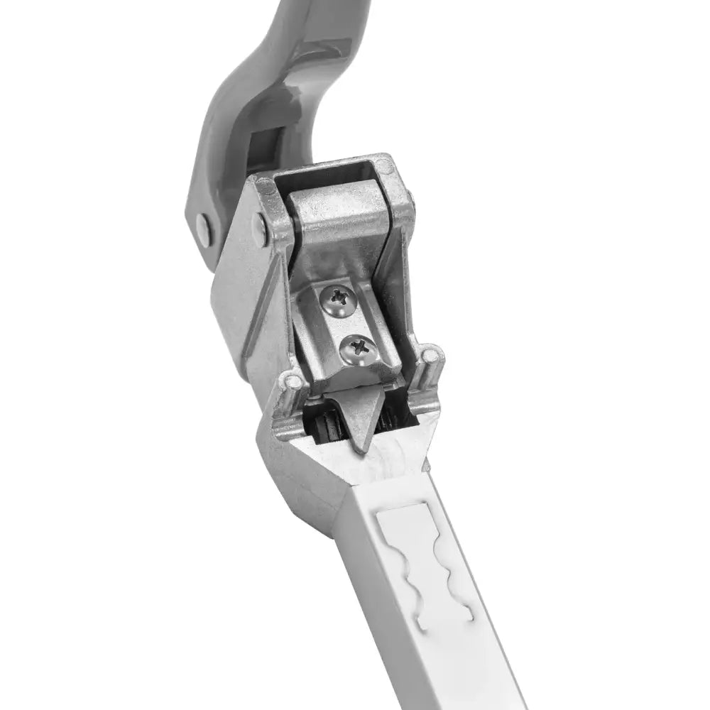 Handholdt kanåpner, detaljert nærbilde av verktøyhodet med to skruer og grått håndtak sett skrått mot mekanismen.