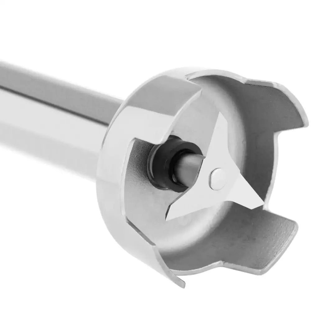 Håndholdt robotblender, nærbilde av rustfritt stålblad med tre tagger og beskyttende skjold, metallic finish.