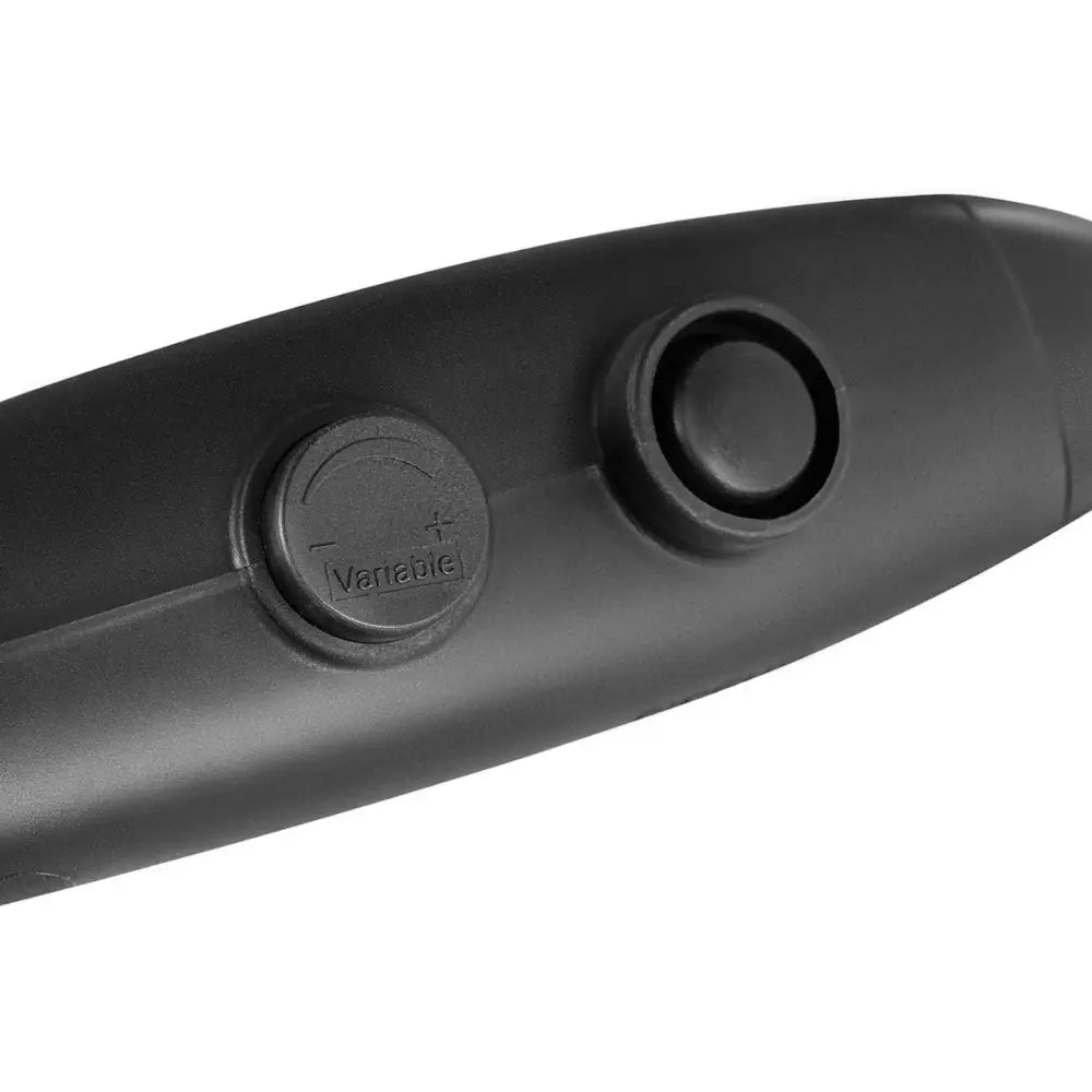 Håndholdt robotmikser, nærbilde av sort kontrollpanel med variable hastighetsknapper på håndtaket.