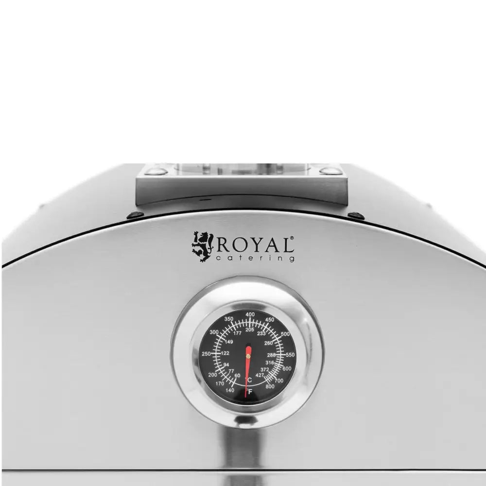 Handmade Tre Burnt Pizza Oven, nærbilde av fronten med tydelig termometer og Royal Catering-logo.