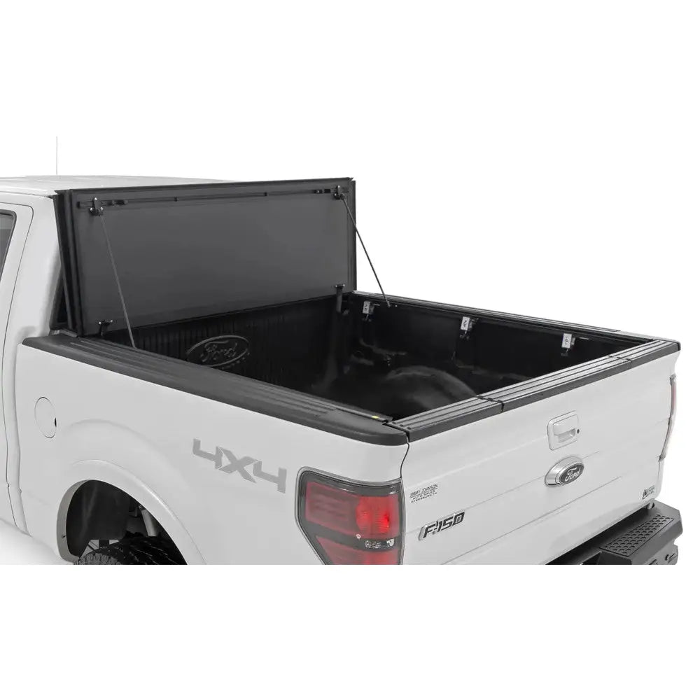 Hardt Deksel Pakken Tri-fold Flip Up Rough Country 5’7’’ - Ford F150 09-14