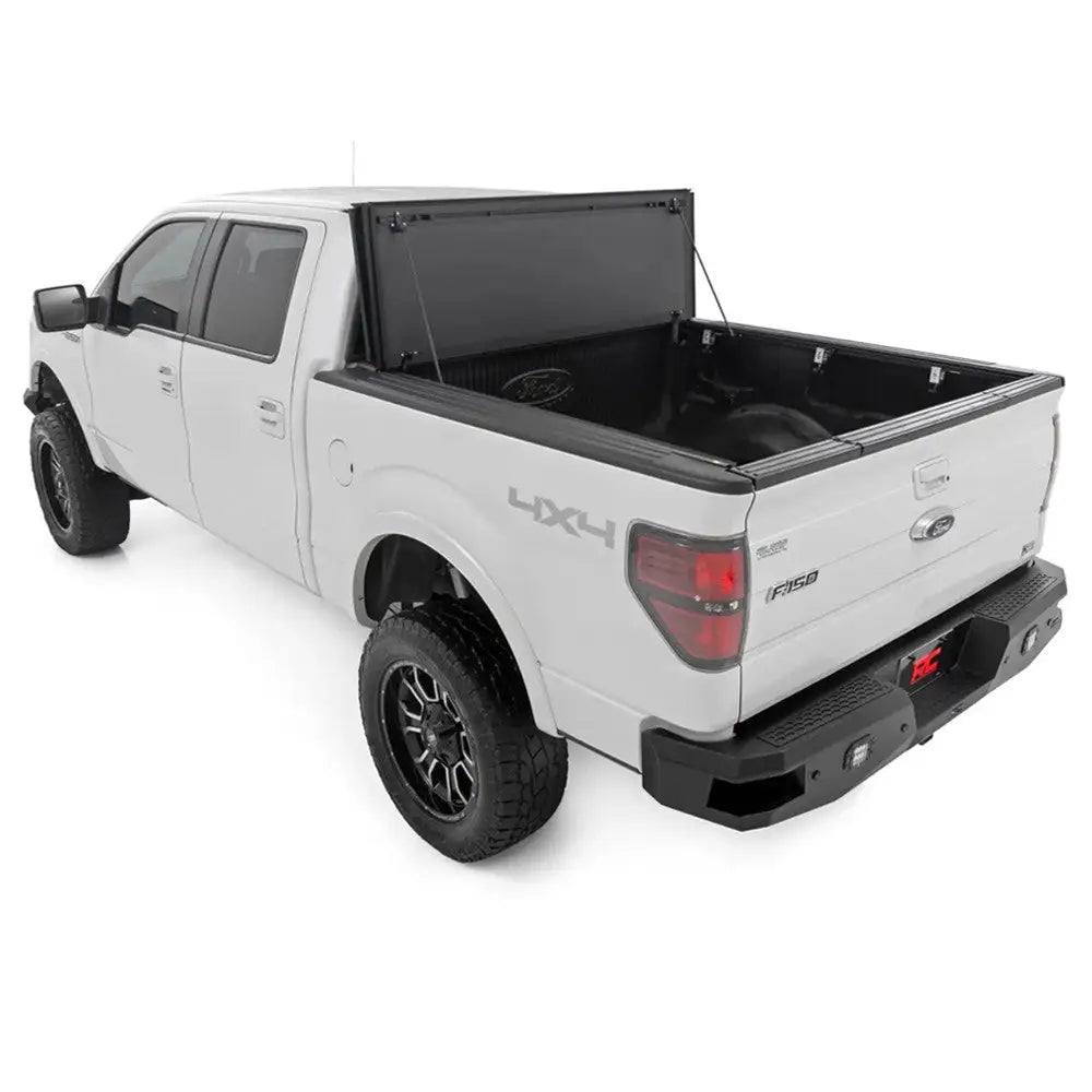 Hardt Deksel Pakken Tri-fold Flip Up Rough Country 5’7’’ - Ford F150 09-14