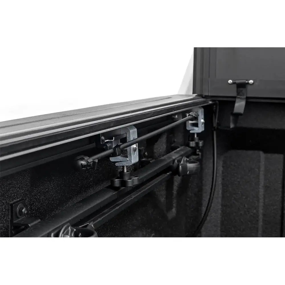 Hardt Deksel Pakken Tri-fold Flip Up Rough Country 5’7’’ - Ram 1500 Dt 19-.