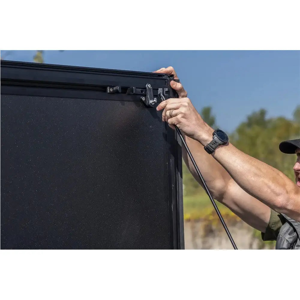 Hardt Deksel Pakken Tri-fold Flip Up Rough Country 5’7’’ - Ram 1500 Dt 19-.