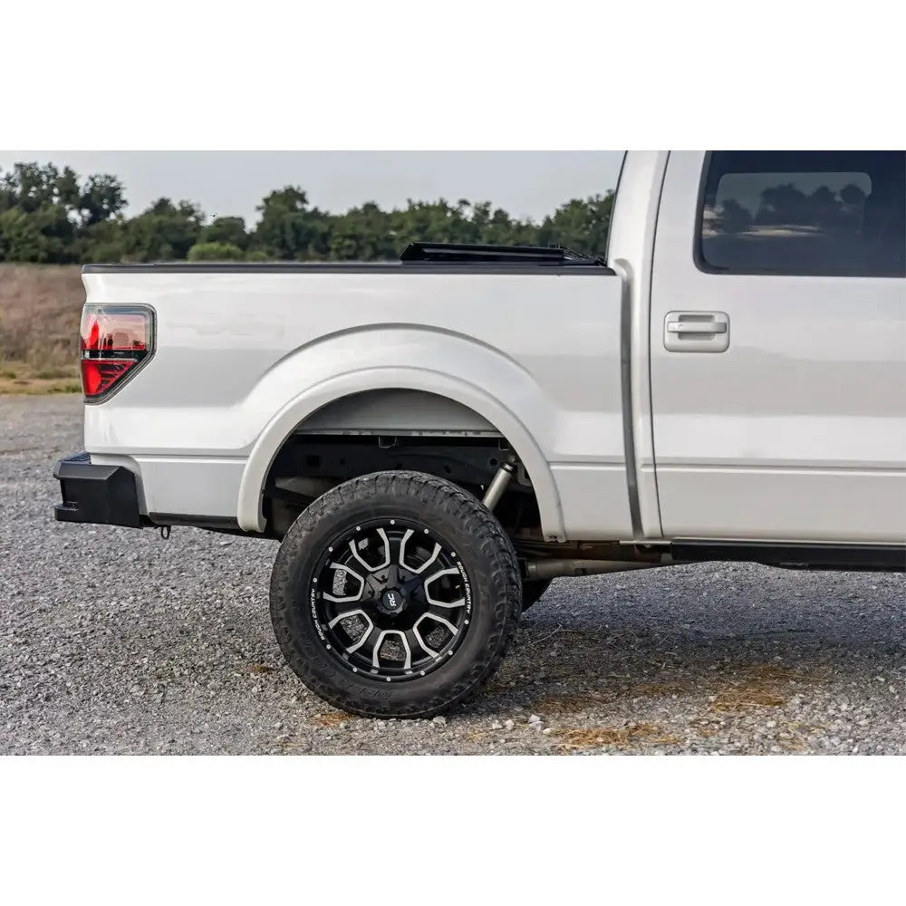 Hardt Toppdeksel Paki Tri-fold Flip Up Rough Country 5’7’’ - Ford F150 04-08