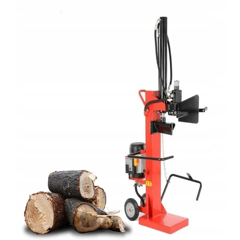 HECHT 6160 vedkløyver i rød og svart metall, sidevisning med to hjul og vedkubber foran maskinen.