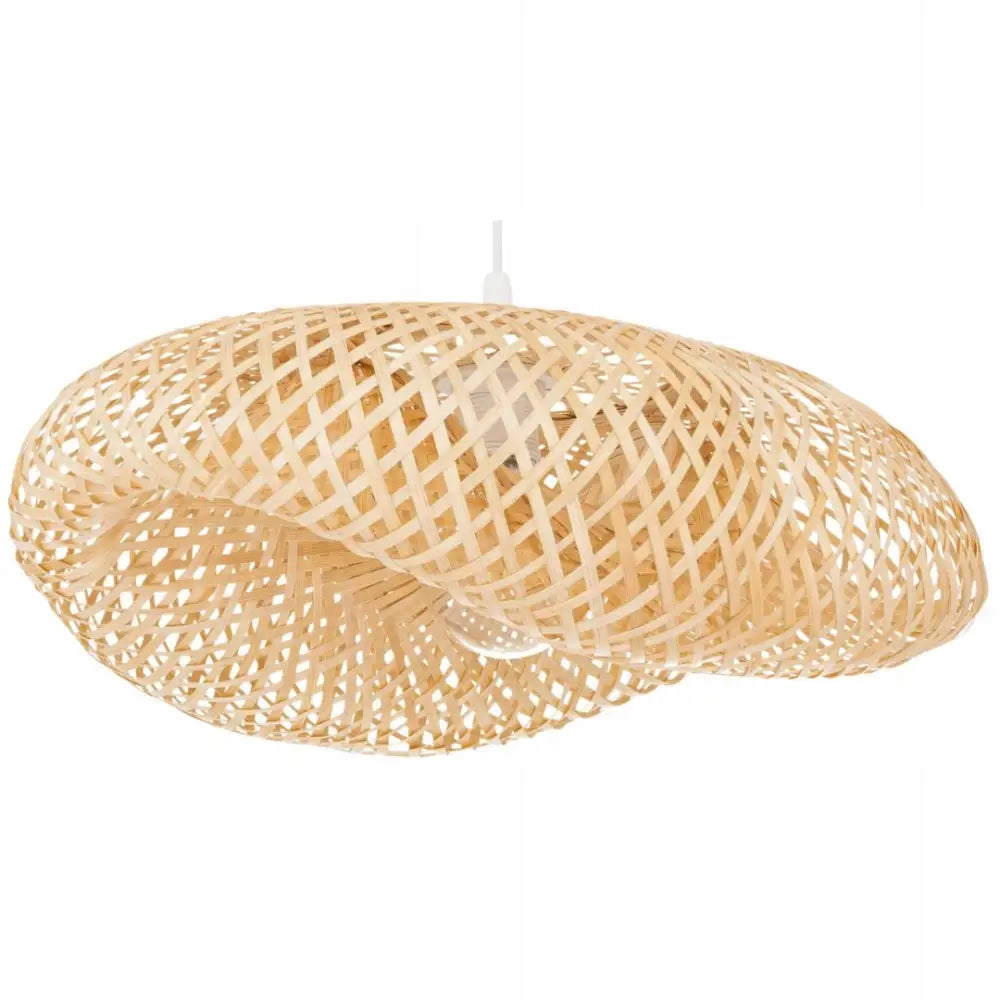 Hengelampe Boho Bambus Fletting Nusa, sidevisning som fremhever den asymmetriske, åpne flettestrukturen.
