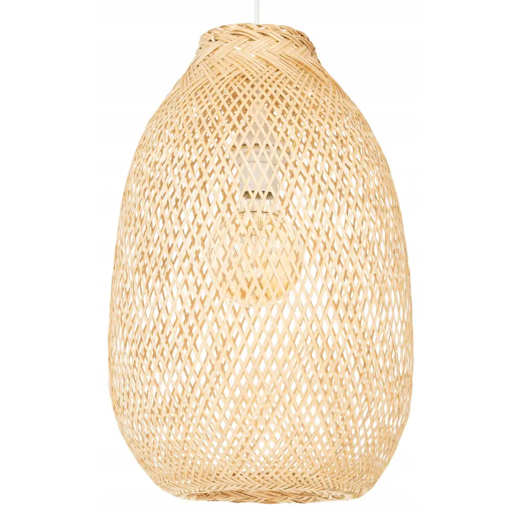 Hengelampe Boho Bambus, avlang flettet lampe i naturmateriale med synlig pære gjennom åpent mønster.