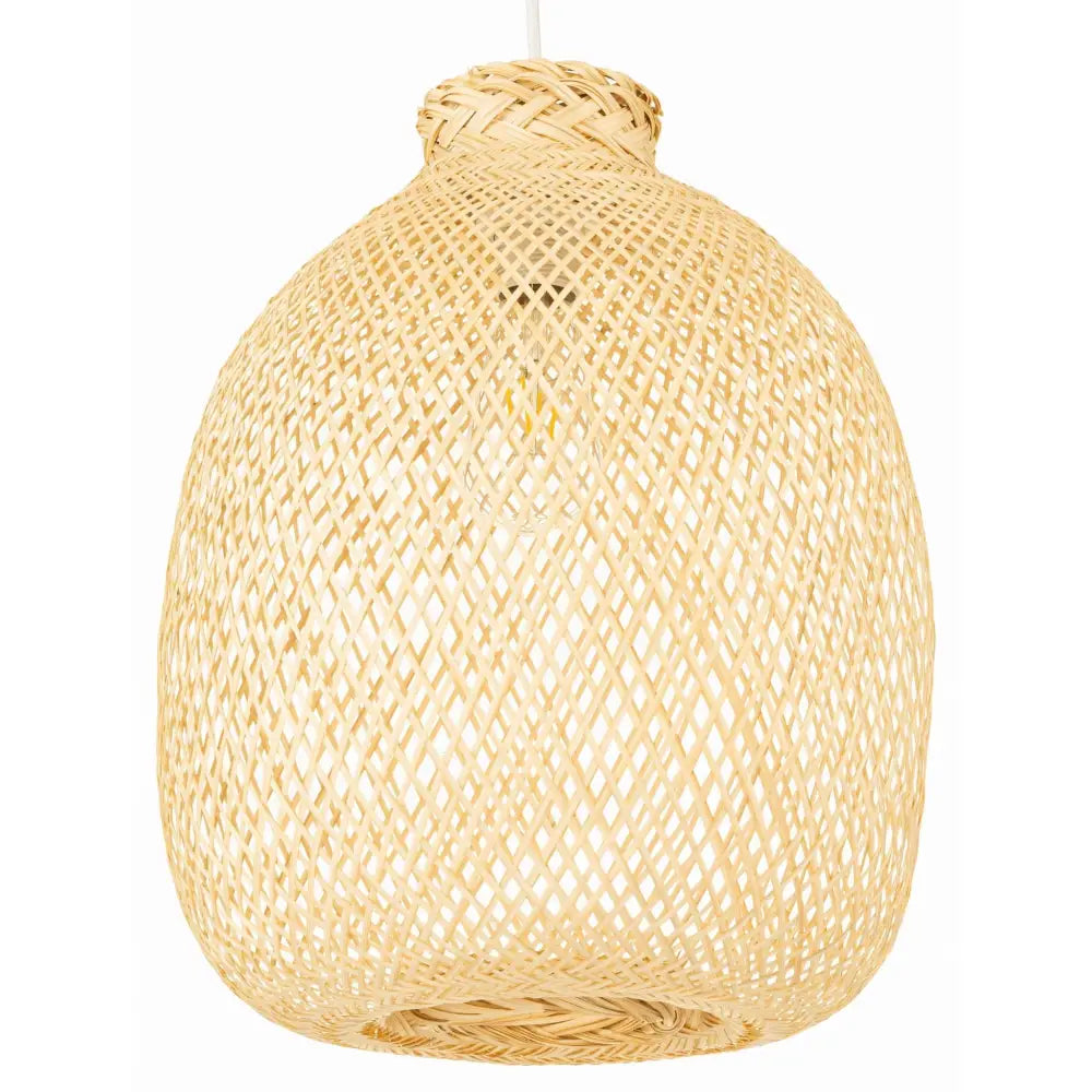 Hengelampe Boho Hvit Bambus, rund skjerm i lyst, luftig flettverk, sett forfra med åpen struktur.