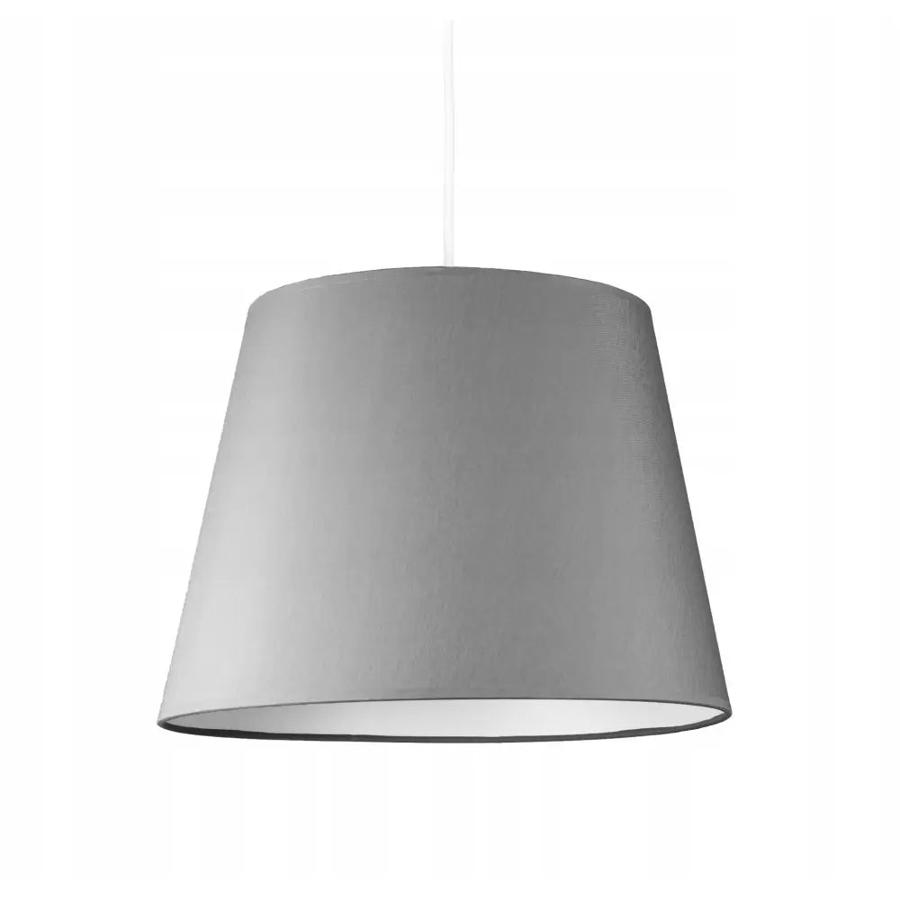 Hengelampe med grå kjegleformet skjerm i tekstil, frontvisning med hvit innside og hvit ledning.