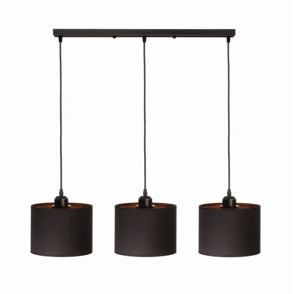 Hengelampe Trelampestand Oro med tre svarte sylinderskjermer i metall, frontvisning mot hvit bakgrunn.
