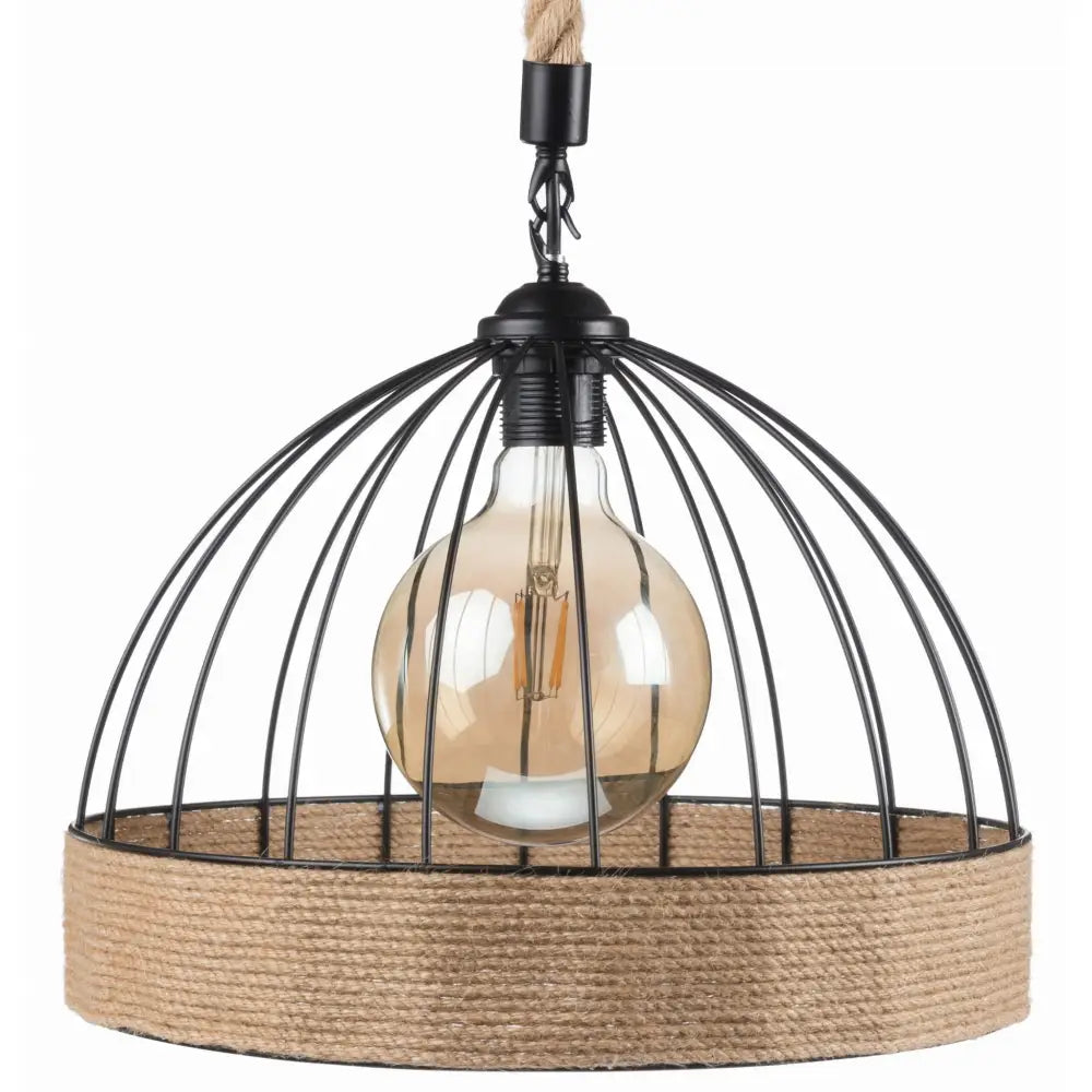 Hengende jute lampe i sort metall med burform, stor lyspære og brun jutekant, frontalt nærbilde.