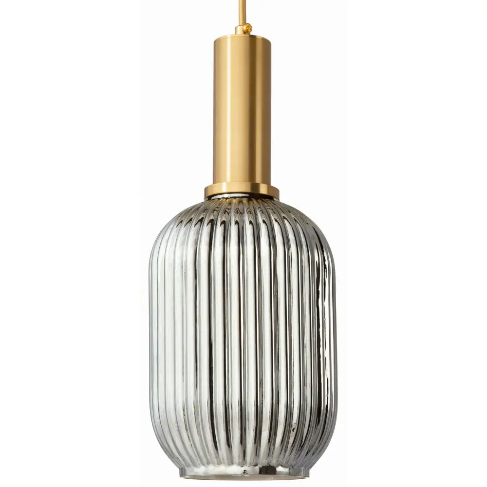 Hengende lampe Moderna Slim, frontvisning av rillet glasskjerm og matt gullfarget sylinderformet topp.