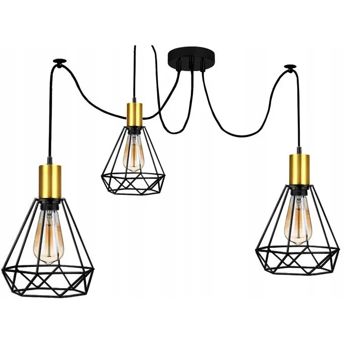 Hengende lampe Spider lysekrone med tre svarte metallskjermer og gyldne sokler, frontvisning mot hvitt.