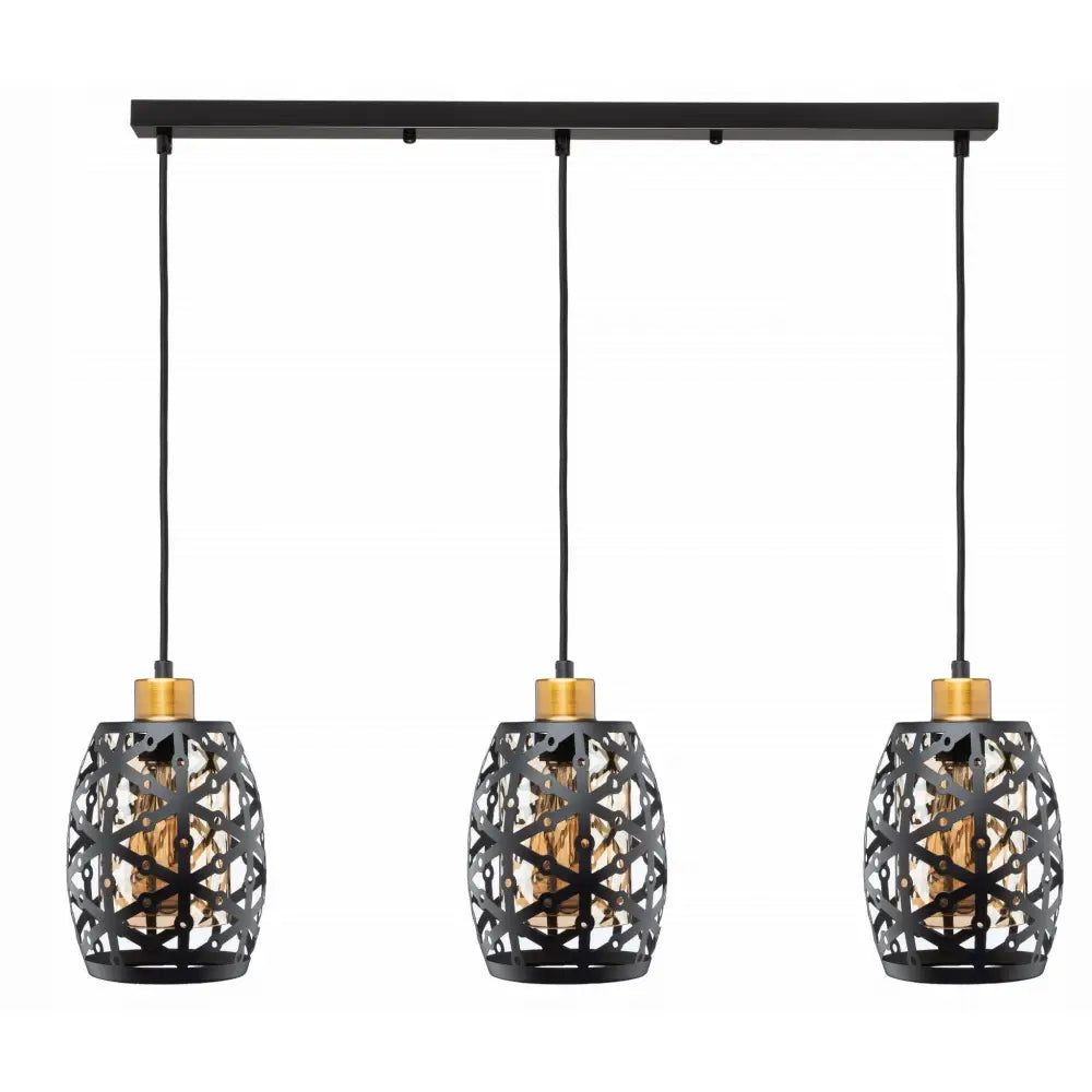Taklampe med tre sorte metallpendler, dekorativt åpent mønster, gullfargede detaljer og synlige lyspærer.