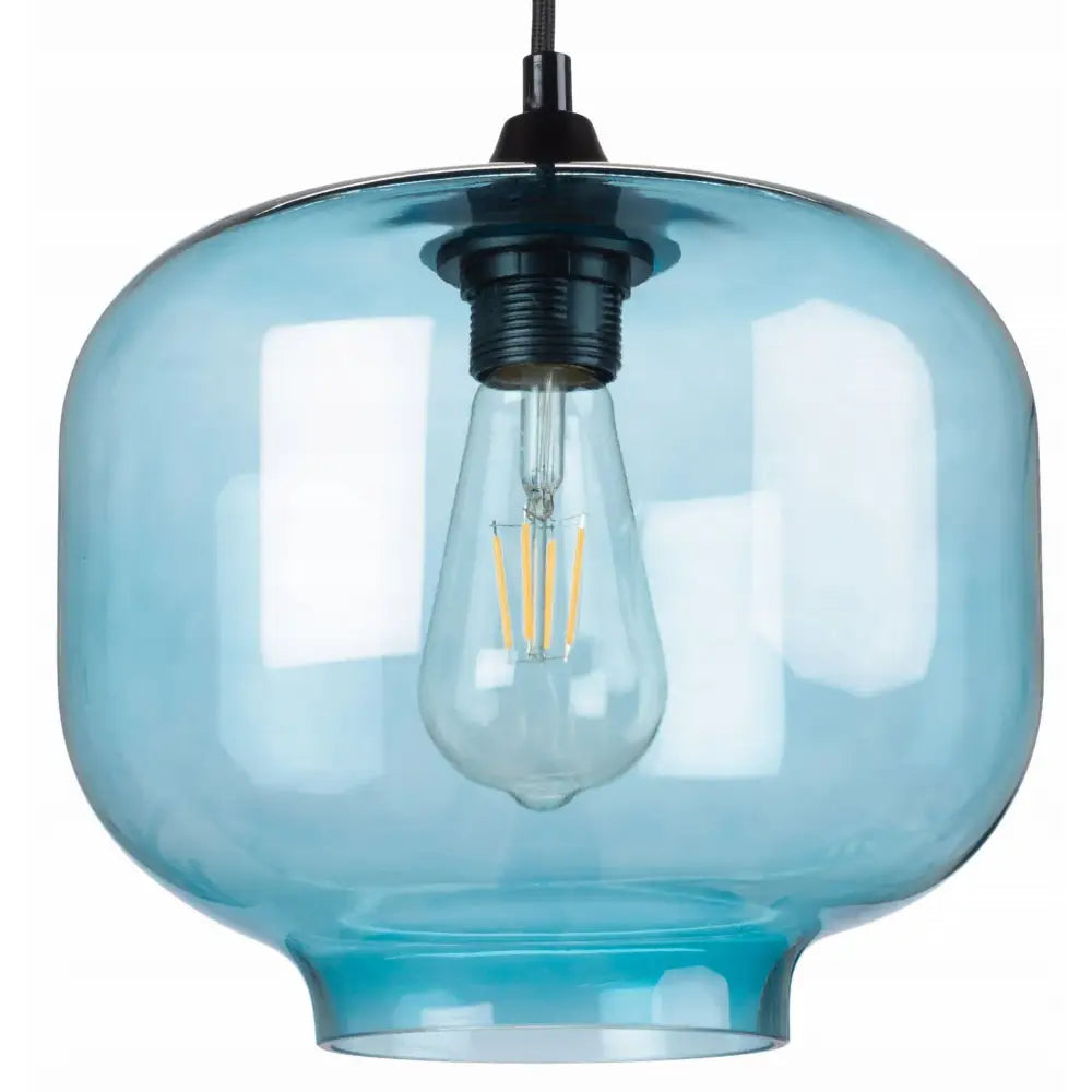 Hengende taklampe i blått glass, frontvisning med synlig filamentpære og sort sokkel i moderne stil.