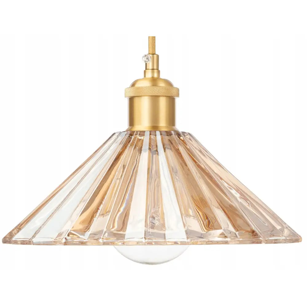 Hengende taklampe i glass med konisk, rillet skjerm i gyllen ravfarge og messingfarget feste.