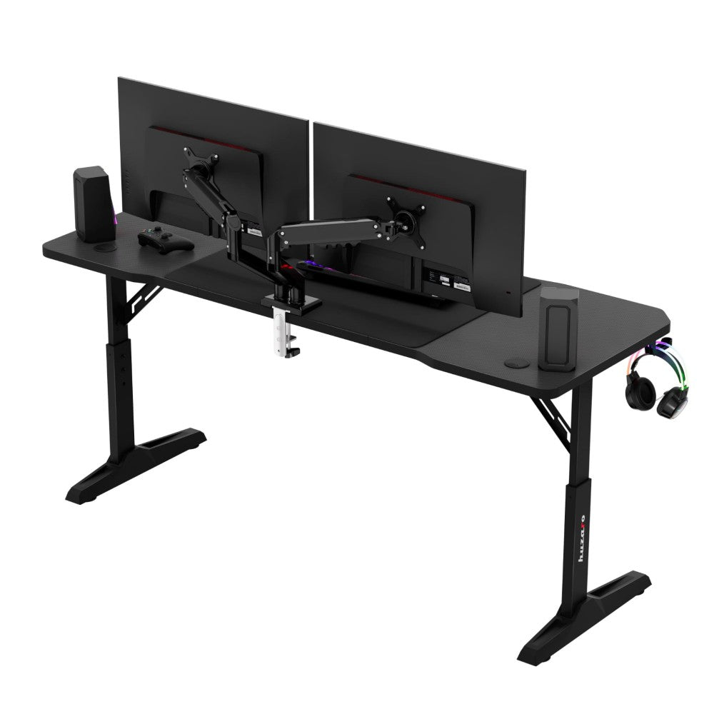 Huzaro Hero 4.6 Black med dual-skjerm gaming-oppsett