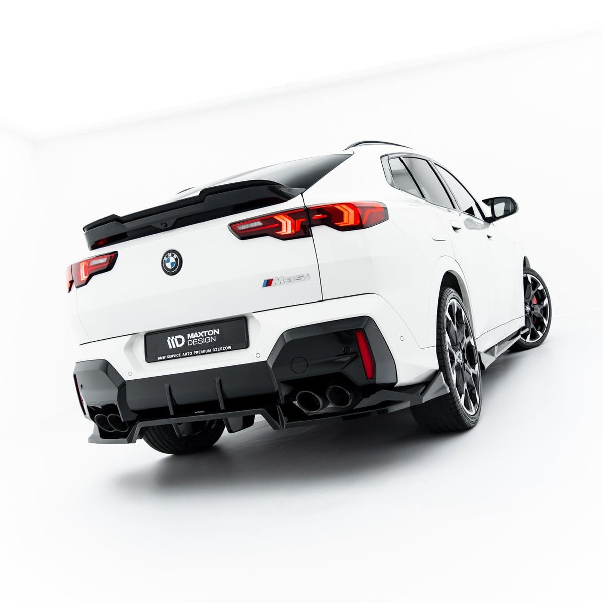 Baksplitter med vertikale ribber til BMW X2 M35i U10 i blank sort ABS-plast