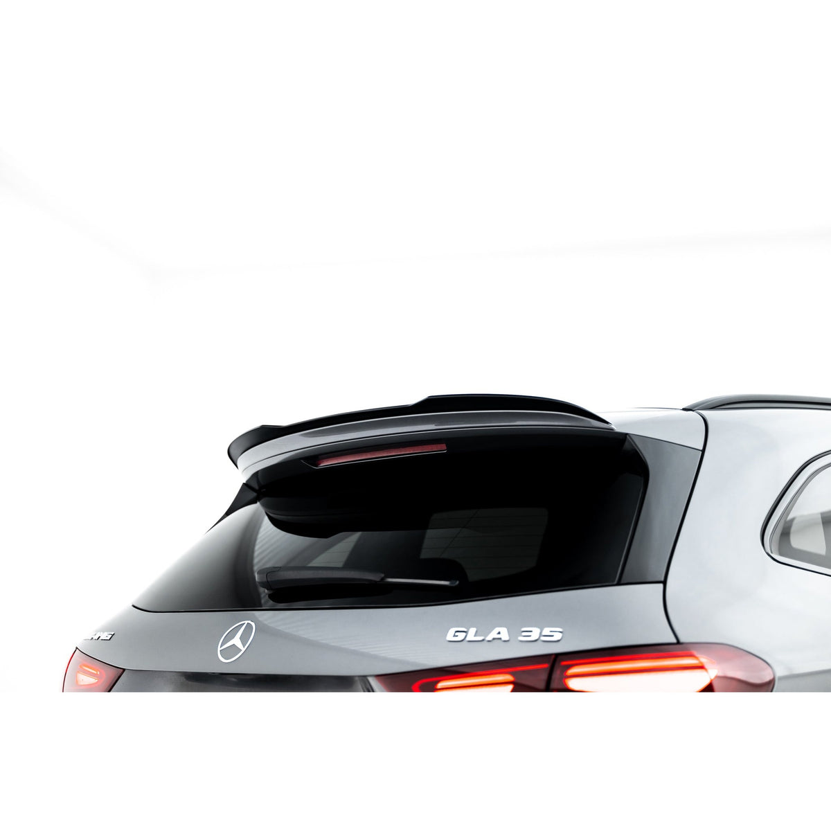 Spoiler Cap i blank sort ABS til Mercedes-AMG GLA 35 H247 Facelift sett bakfra