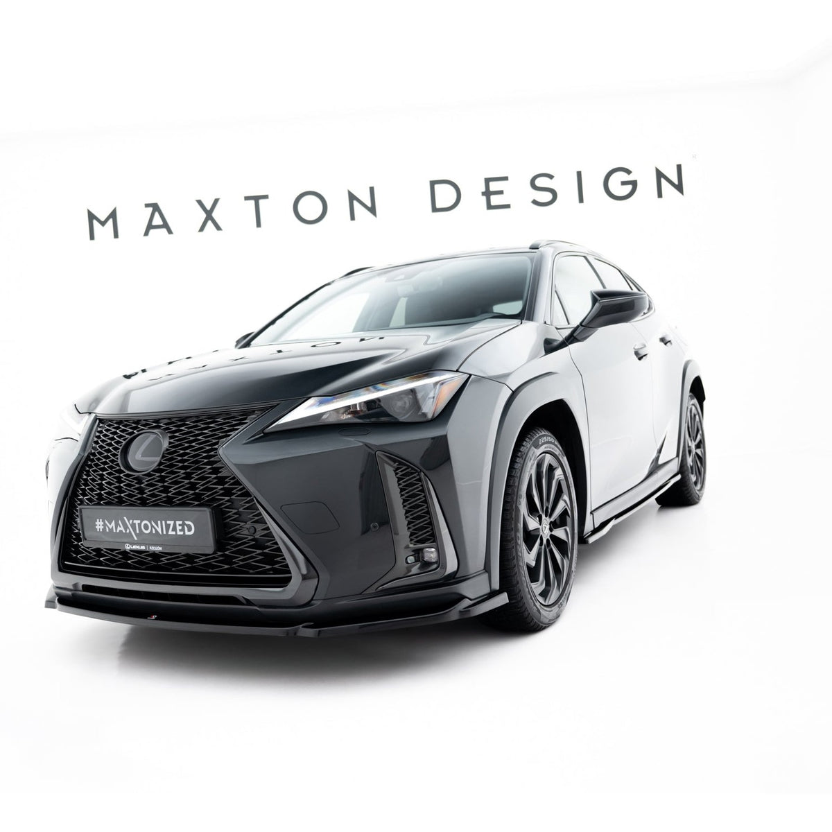 Frontsplitter i blank sort ABS til Lexus UX F-Sport Mk1 sett forfra