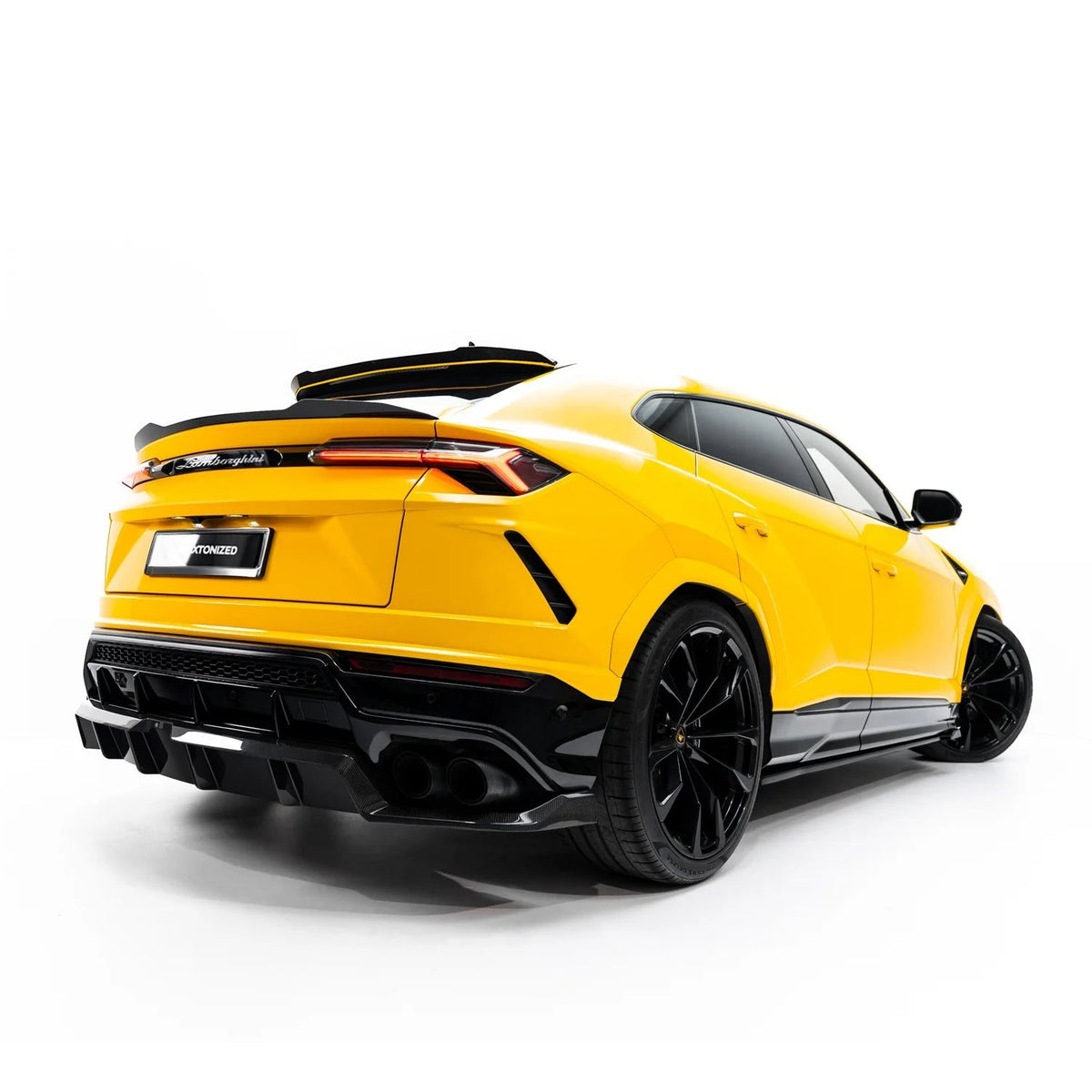 Hekkspoiler i prepreg-karbon til Lamborghini Urus Mk1 sett bakfra