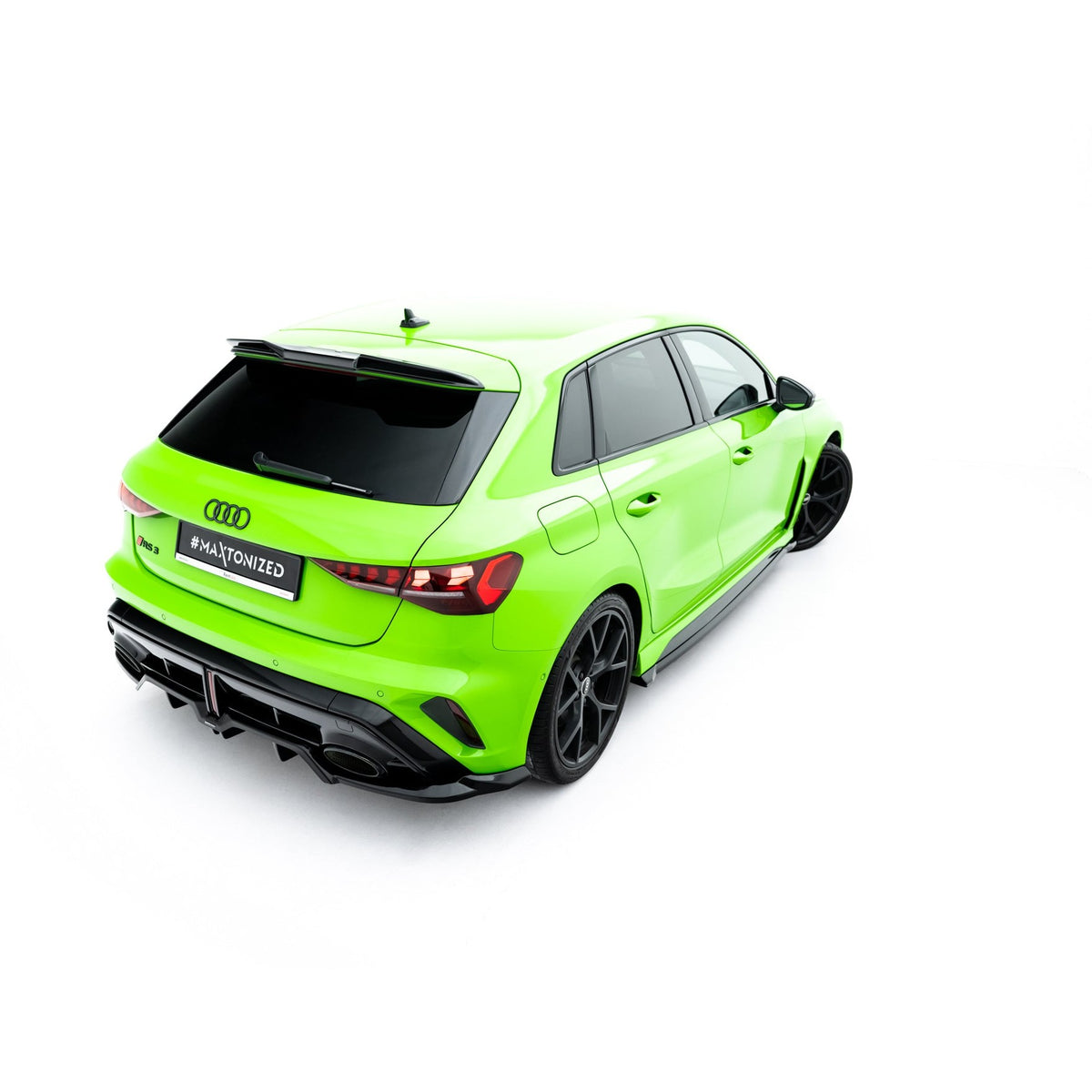 Spoiler Cap 3D i blank sort ABS til Audi RS3 Sportback 8Y Facelift sett bakfra