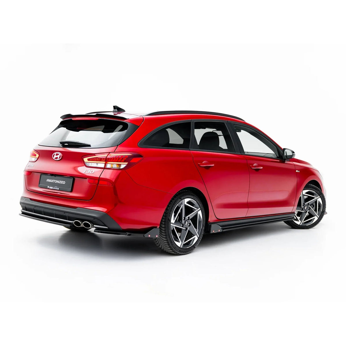 Sidesplittere bak V.2 med flaps i blank sort til Hyundai i30 N-Line Wagon Mk3 Facelift