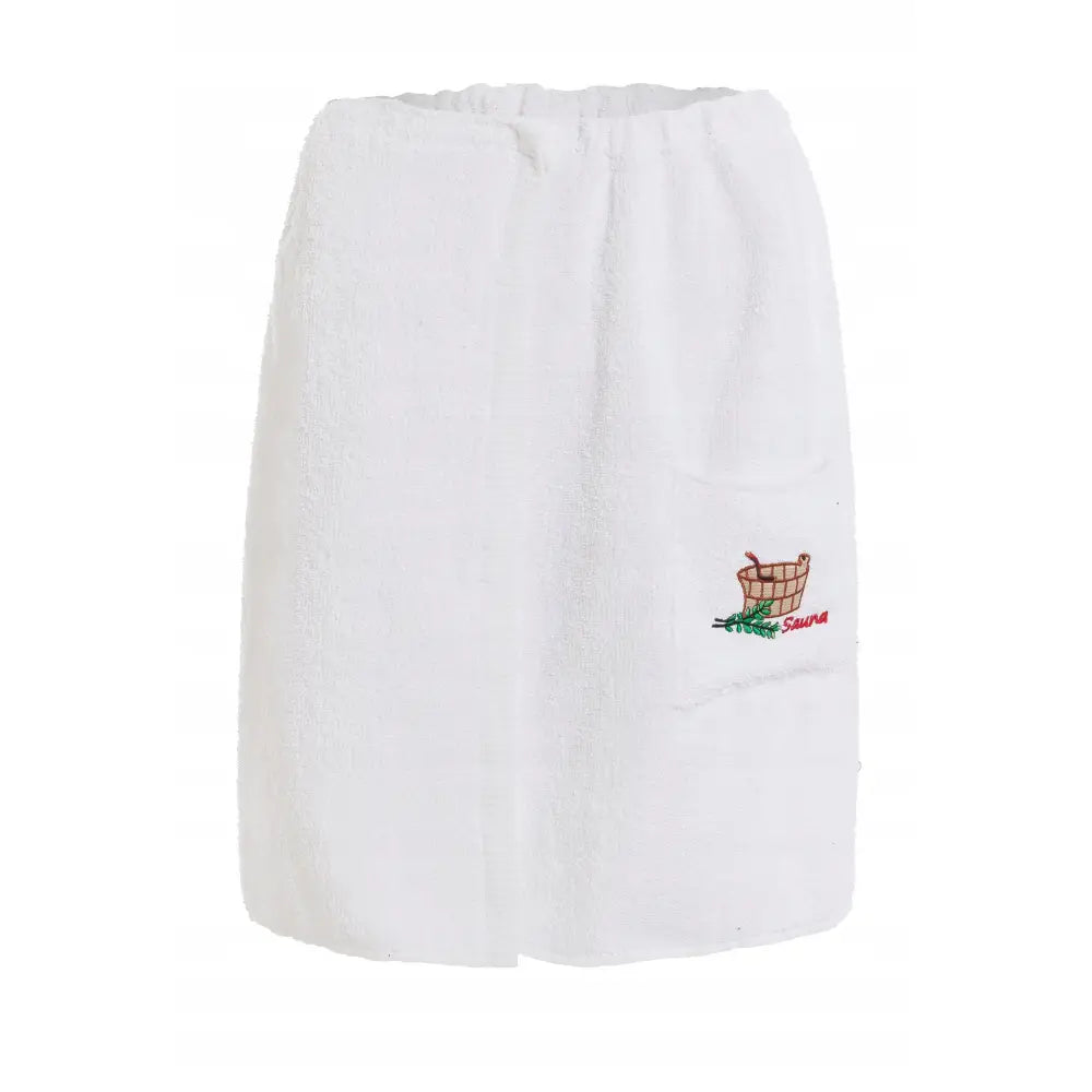 Herre kilt håndkle i hvit frotté, frontvisning med lomme og brodert saunamotiver samt teksten "sauna".