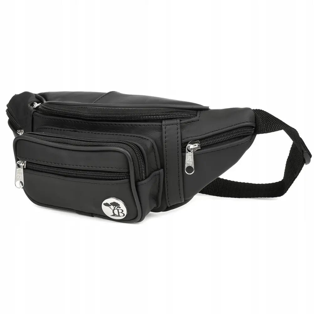 Herre mageveske i svart skinnimitasjon, sidevisning med glidelåslommer og justerbar sort stropp.