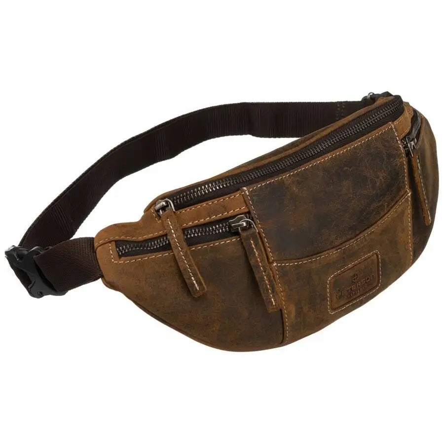 Herreveske i ekte lær fra Peterson, brun belteveske med slitt finish, flere glidelåslommer og justerbar rem.
