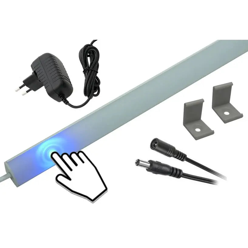 Hjørne LED-lyslist 120 cm med dimmer, skråvisning med touch-panel, strømadapter og monteringsbraketter.