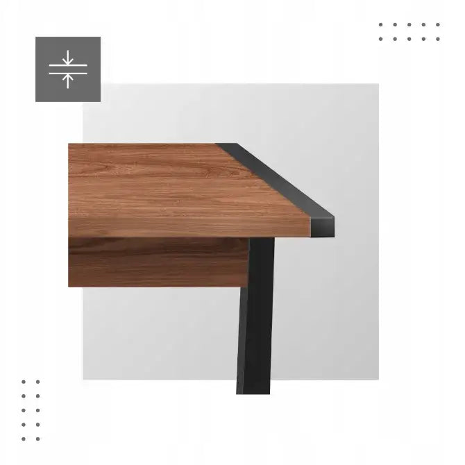 Hjørneskrivebord Huzaro Mark Adler Leader, nærbilde av tykk bordplate i trefinish og svarte metallkanter.