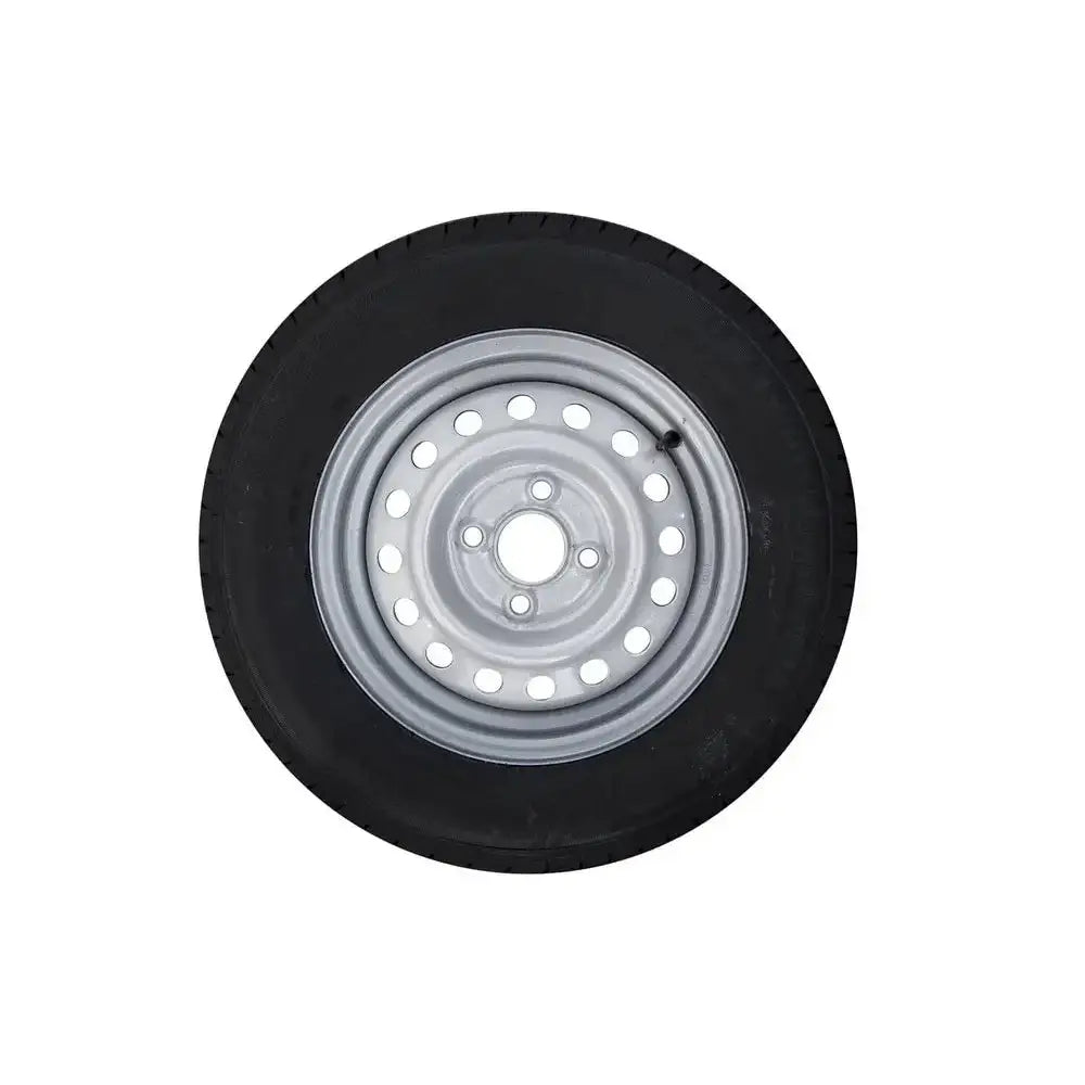 Tilhengerhjul 155/80R13 med sølvfelg, frontbilde som viser de sirkulære hullene og ventilen øverst til høyre.