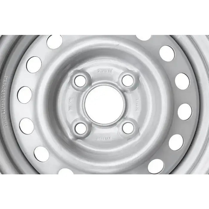 Tilhengerhjul med sølv stålfelg, fire bolthull og runde ventilasjonshull sett rett forfra.