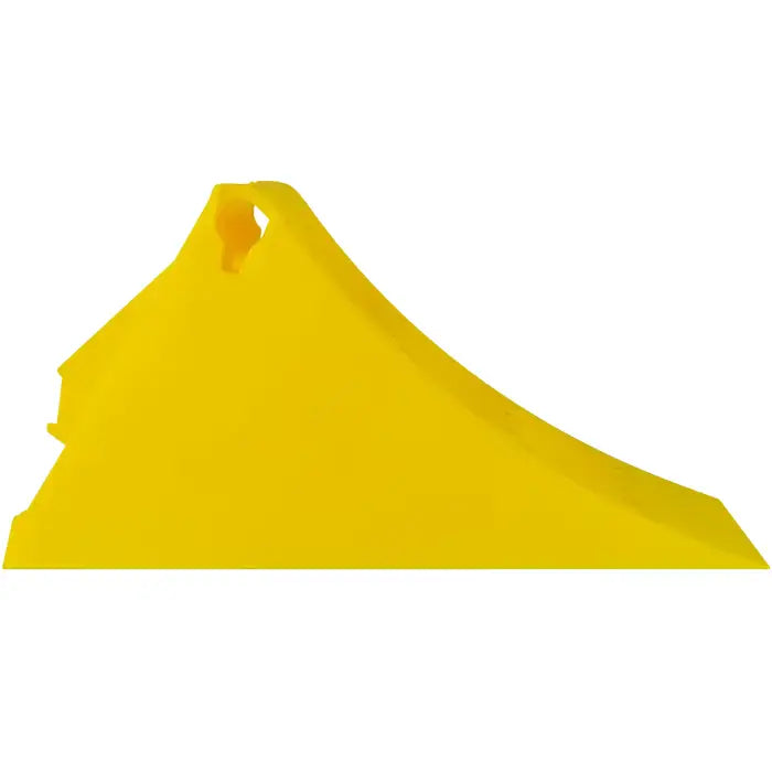 Hjulkloss G46, gul plastkile sett fra siden med markant vinkel og lite hull nær toppen.