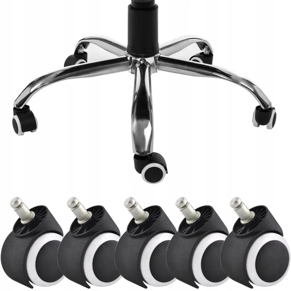 Hjulringer til kontorstol, fem svarte og hvite plastikkhjul med metallfester montert på krom understell.