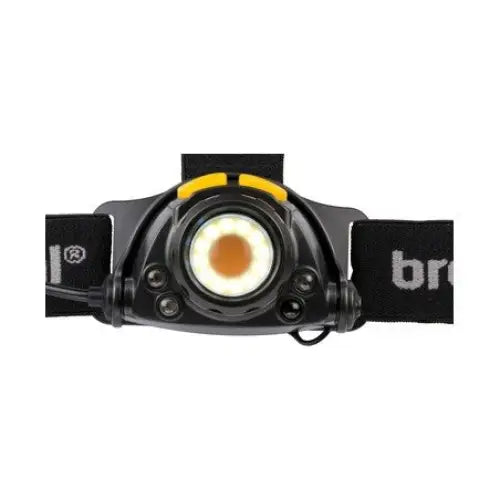 Hodelykt med LED-lys, frontvisning viser gul toppdetalj og justerbar sort stropp med hvit tekst.