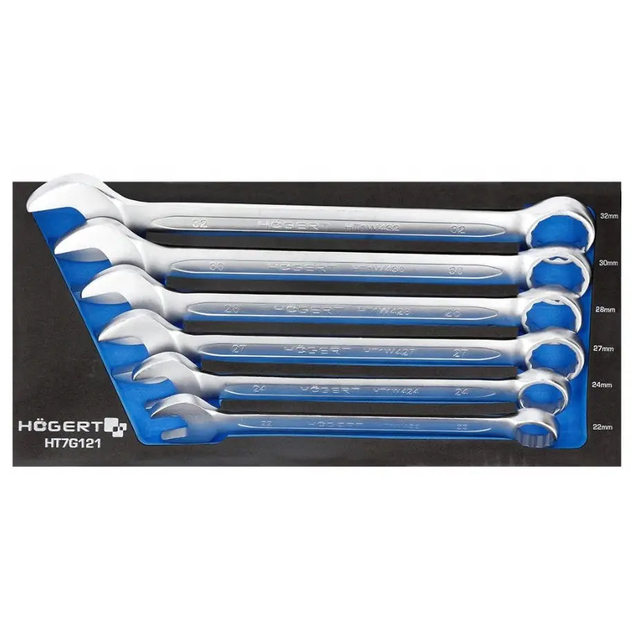 Seks sølvfargede kombinasjonsnøkler i sort og blått etui, størrelser synlig merket på hver nøkkel.