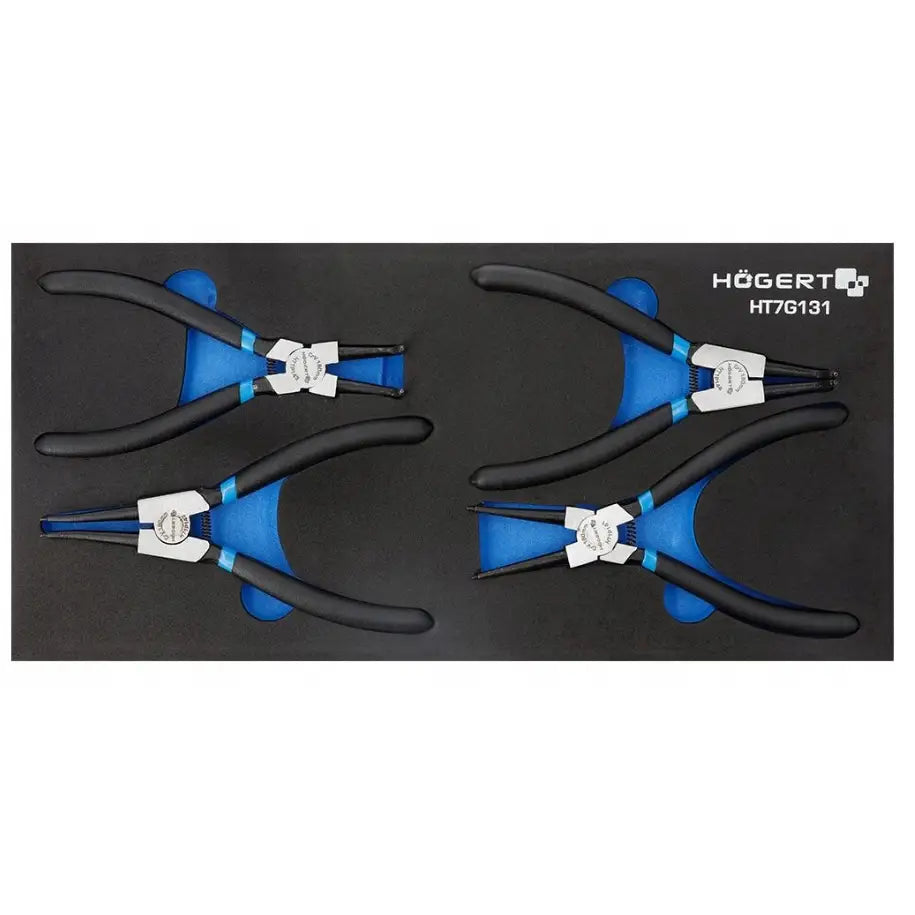 Fire tang med sorte håndtak og metallkjever i blått og svart skuminnlegg, sett ovenfra.