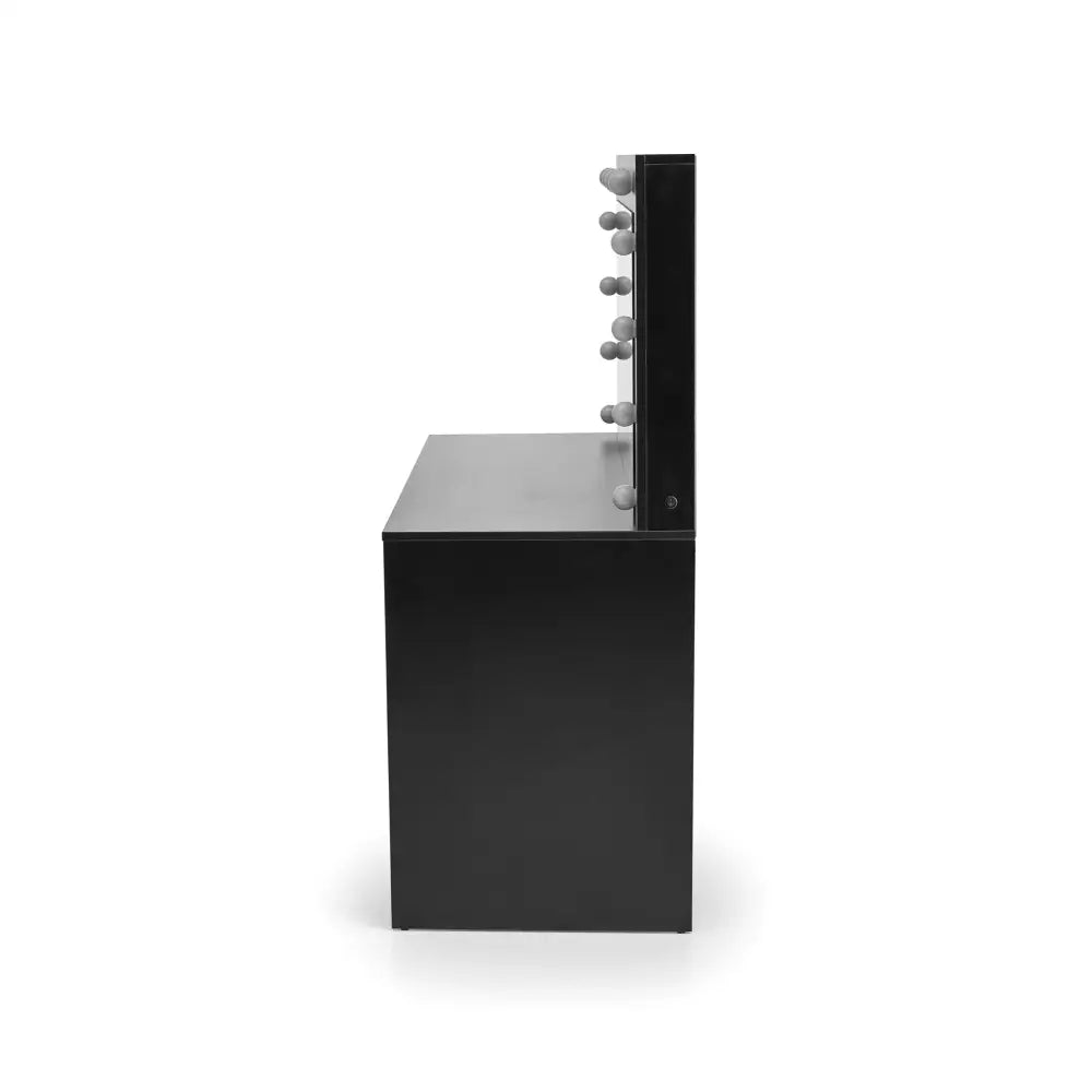 HOLLYWOOD XL sminkebord i svart, sidevisning som fremhever speil med runde lyspærer og stilren design.