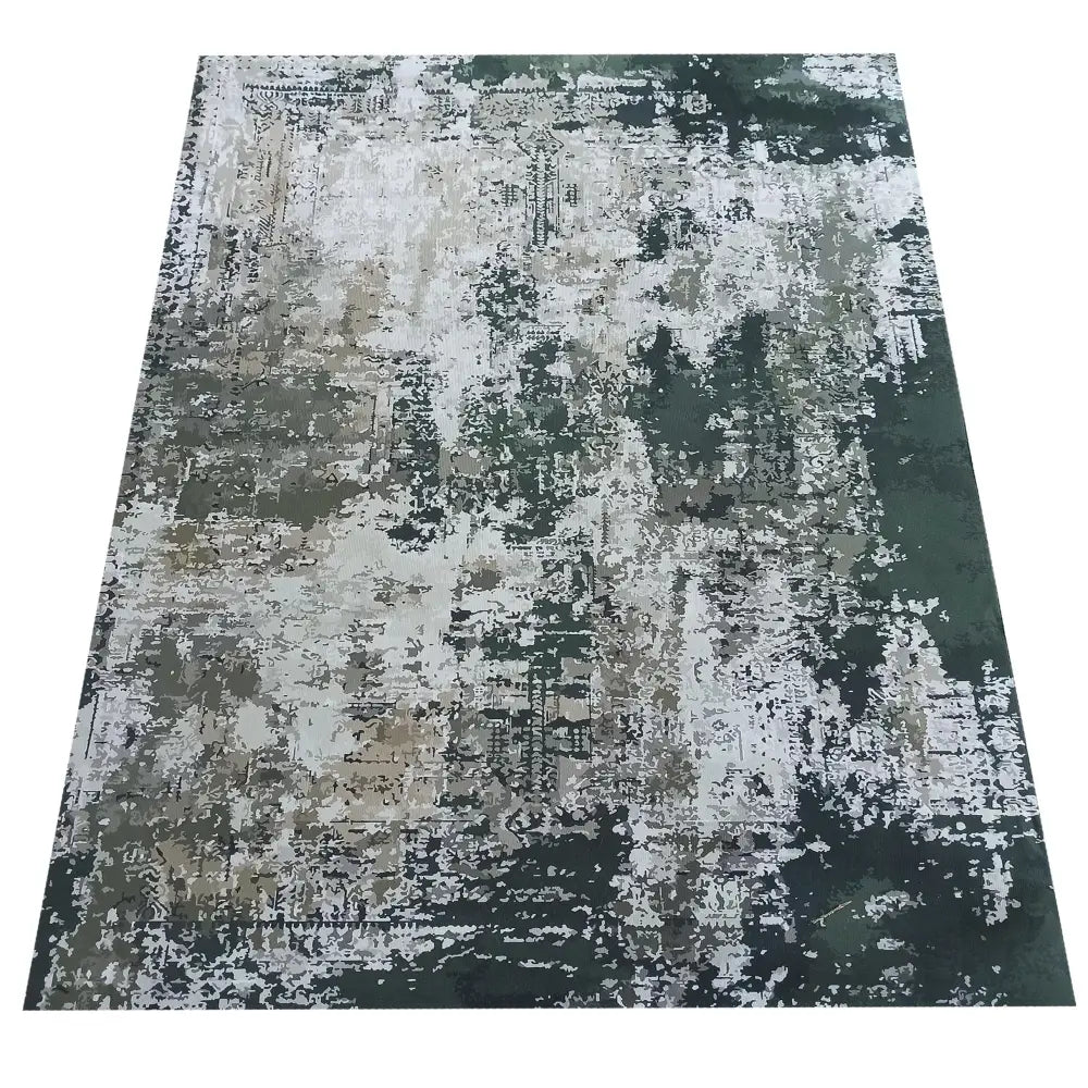 Grønt teppe 120 x 180 cm, ovenfra med abstrakt mønster i grønne, beige og hvite toner, slitt tekstur.