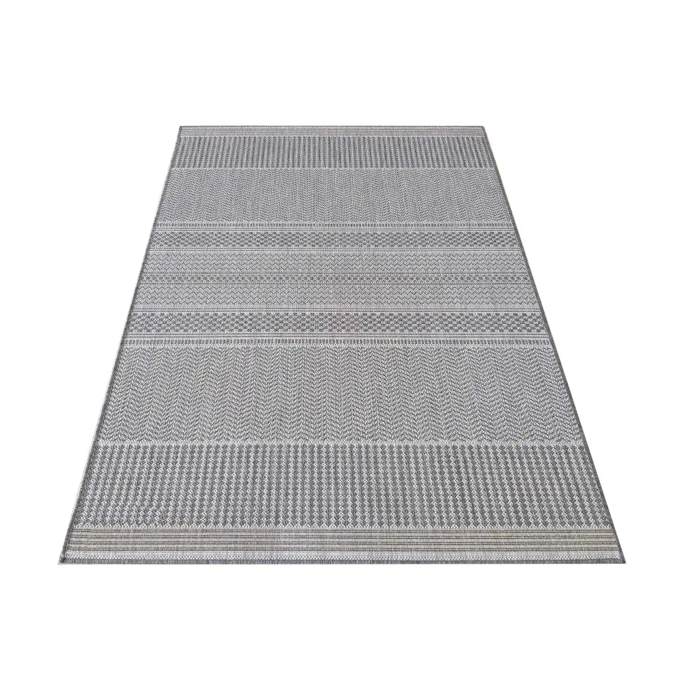 Dobbelsidig grått teppe Zara 12, geometrisk stripemønster og varierende tekstur sett ovenfra.