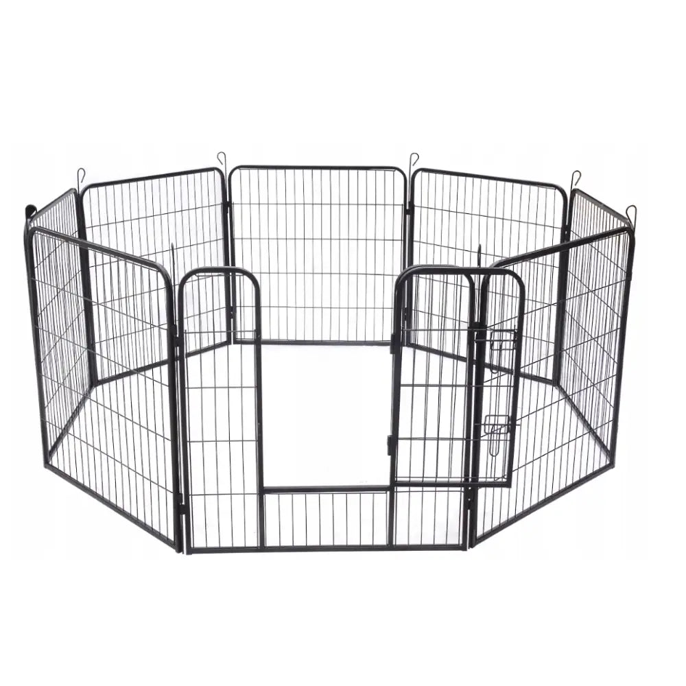 Hundegård utendørs løpegrind med 8 paneler, skrå oversiktsbilde som viser åpen dør og sammenkoblede seksjoner i sort metall.
