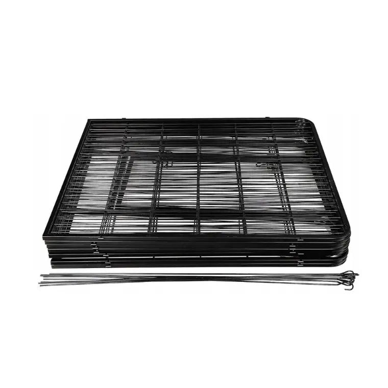 Hundegård Utendørs Løpegrind med 8 paneler, sammenlagte svarte metallgitter og stenger sett ovenfra på hvit bakgrunn.