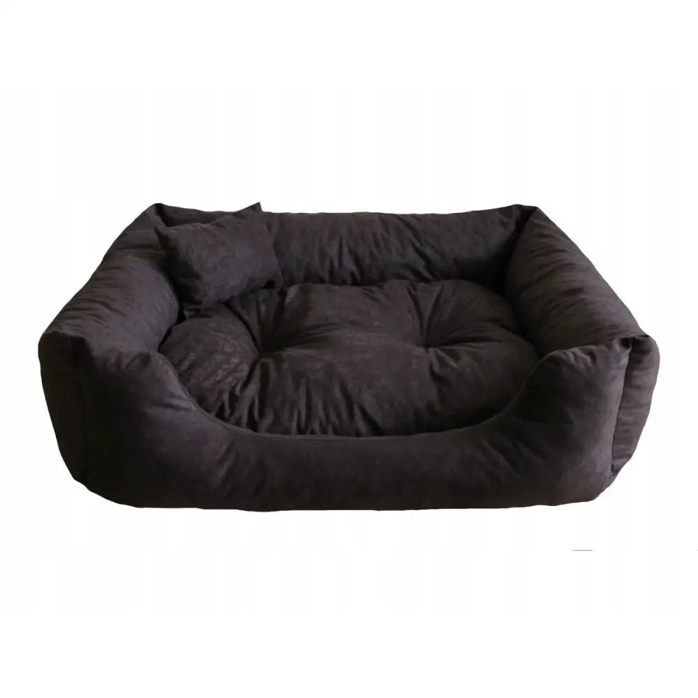Hundeseng 80x60 i mørkebrun stoff med høye, polstrede kanter og liten hjørnepute, sett forfra.