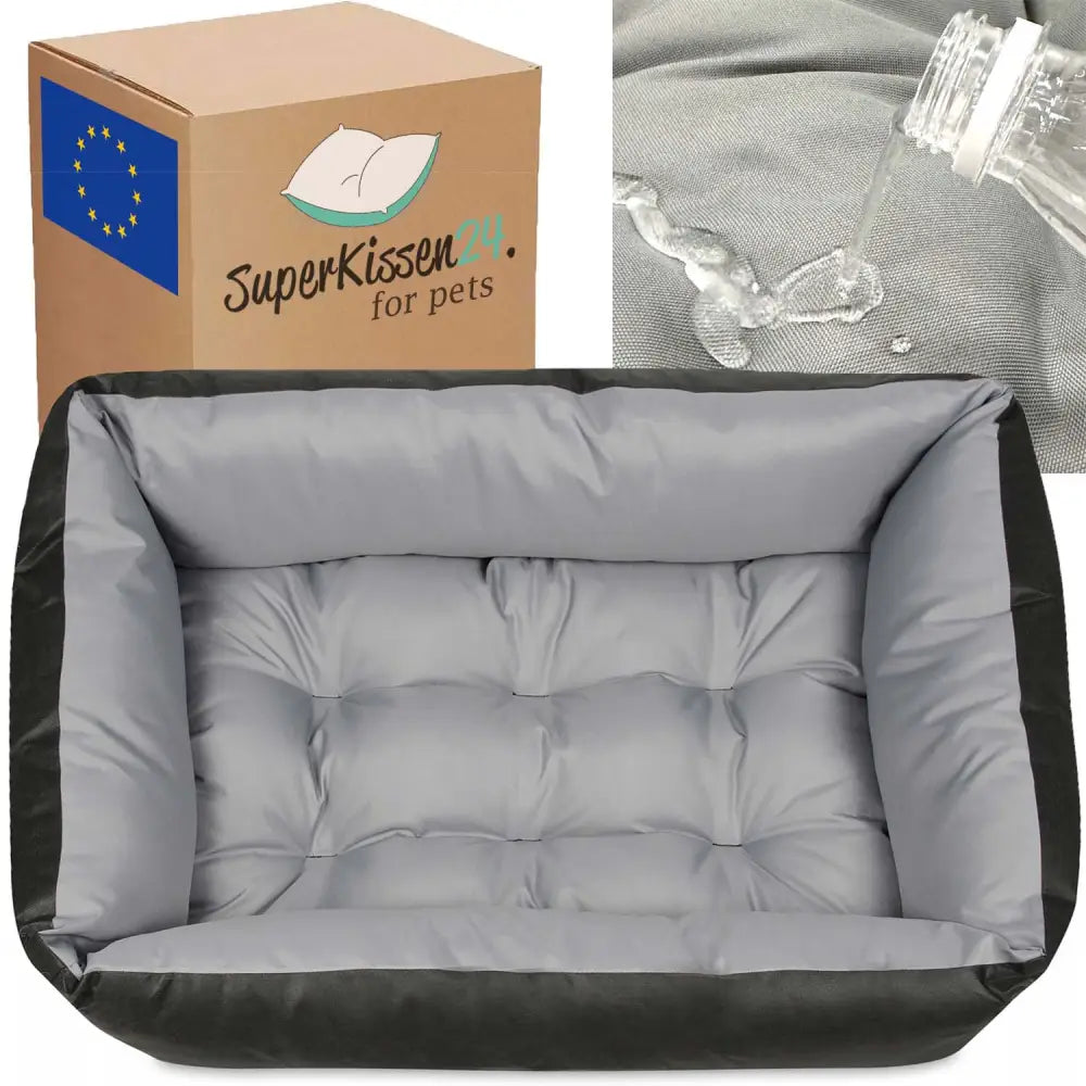 Hundeseng Sofa 120x90 grå, polstret og vanntett med sorte kanter, sett ovenfra med eske synlig bak.